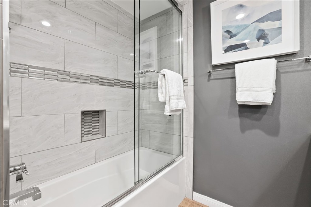 7221 Marina Pacifica Drive N 11