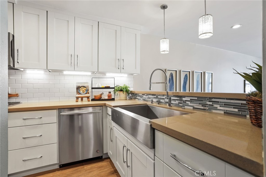 7221 Marina Pacifica Drive N 11