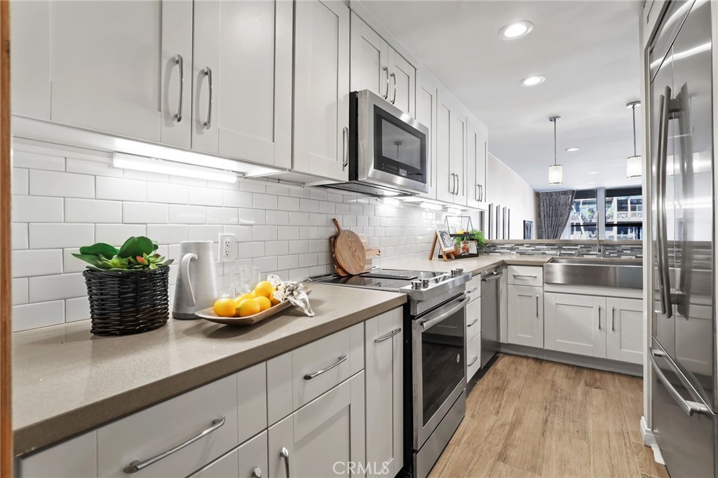 7221 Marina Pacifica Drive N 11