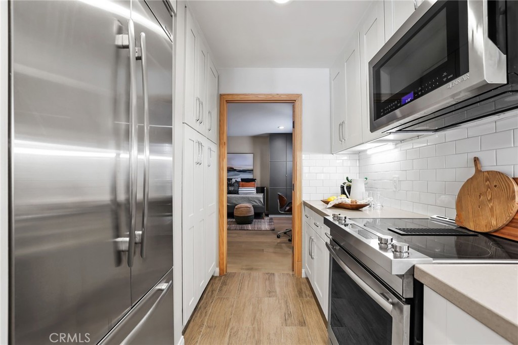 7221 Marina Pacifica Drive N 11