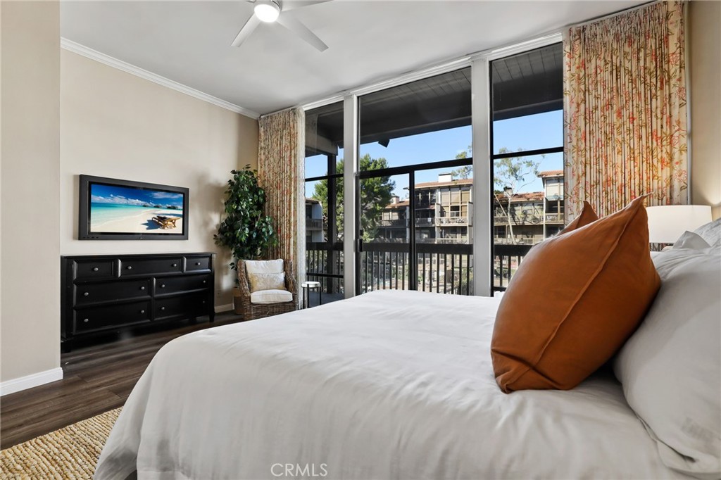 7221 Marina Pacifica Drive N 11