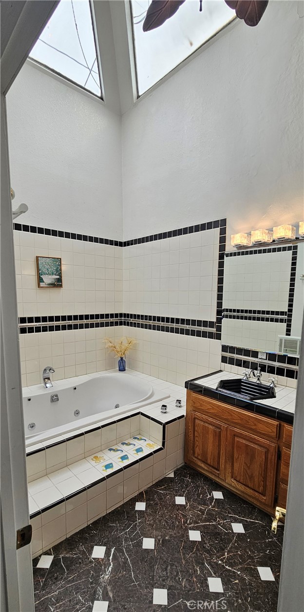 4815 E Ocean Boulevard