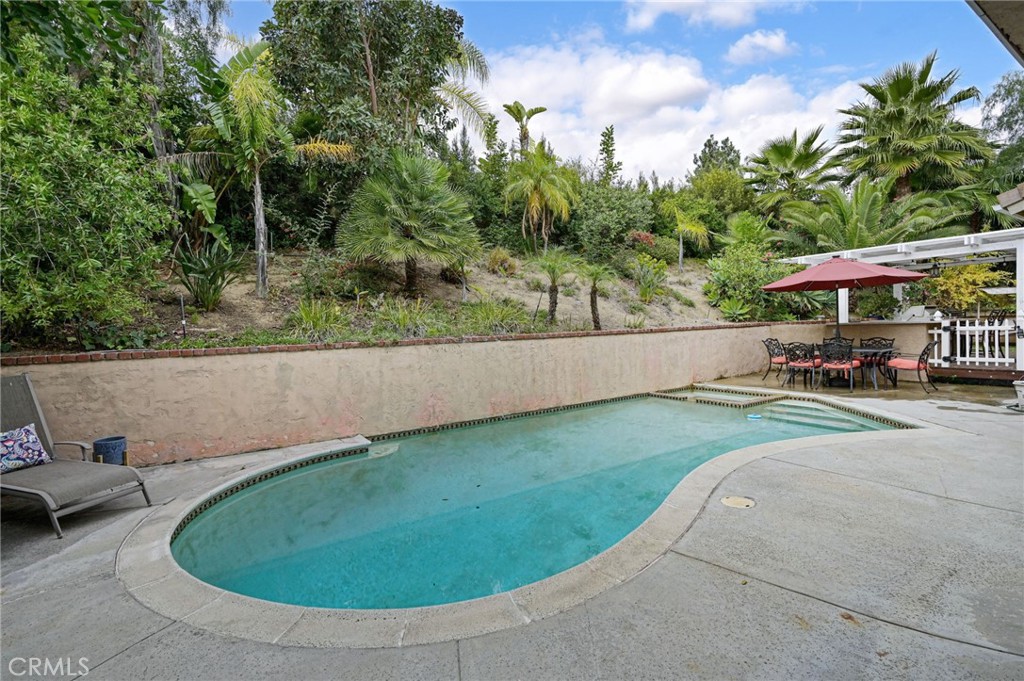 4373 SMOKETREE Avenue