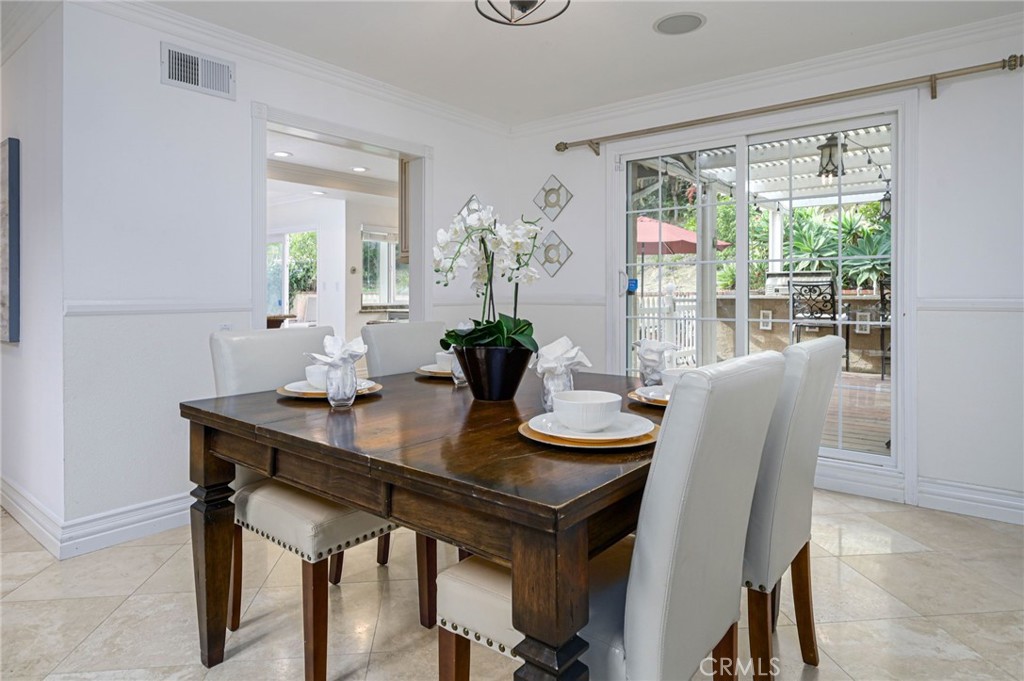 4373 SMOKETREE Avenue