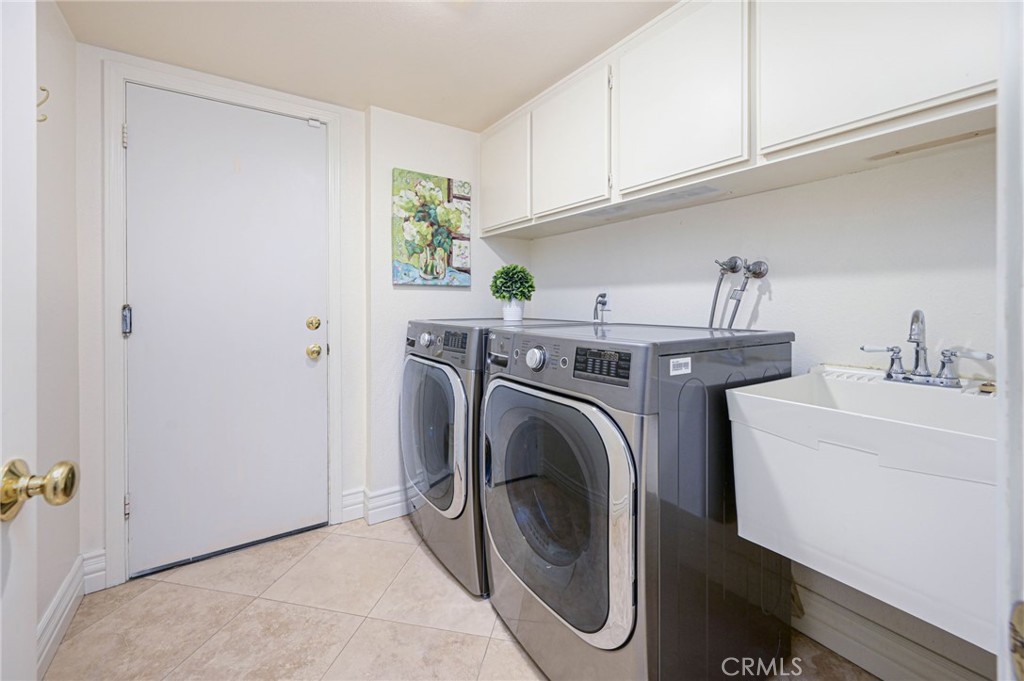 4373 SMOKETREE Avenue