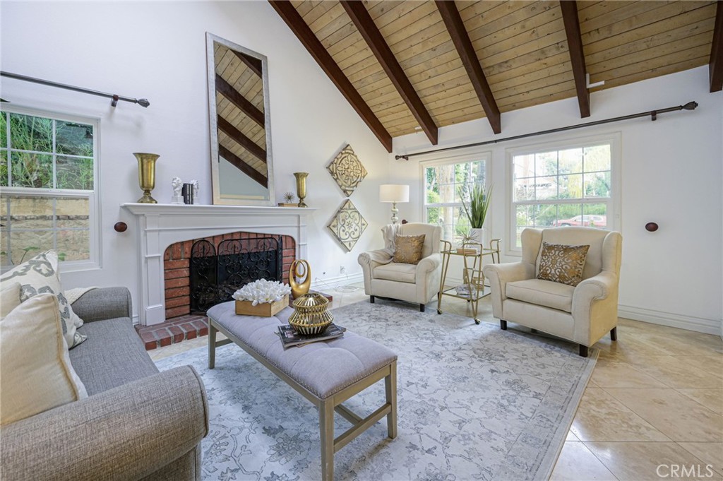 4373 SMOKETREE Avenue