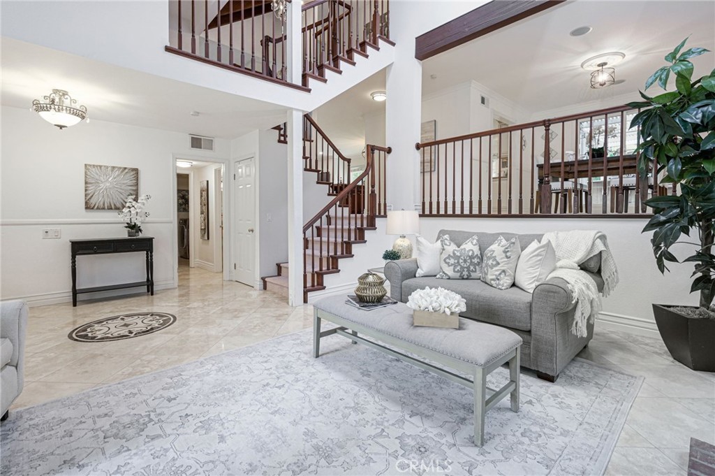 4373 SMOKETREE Avenue