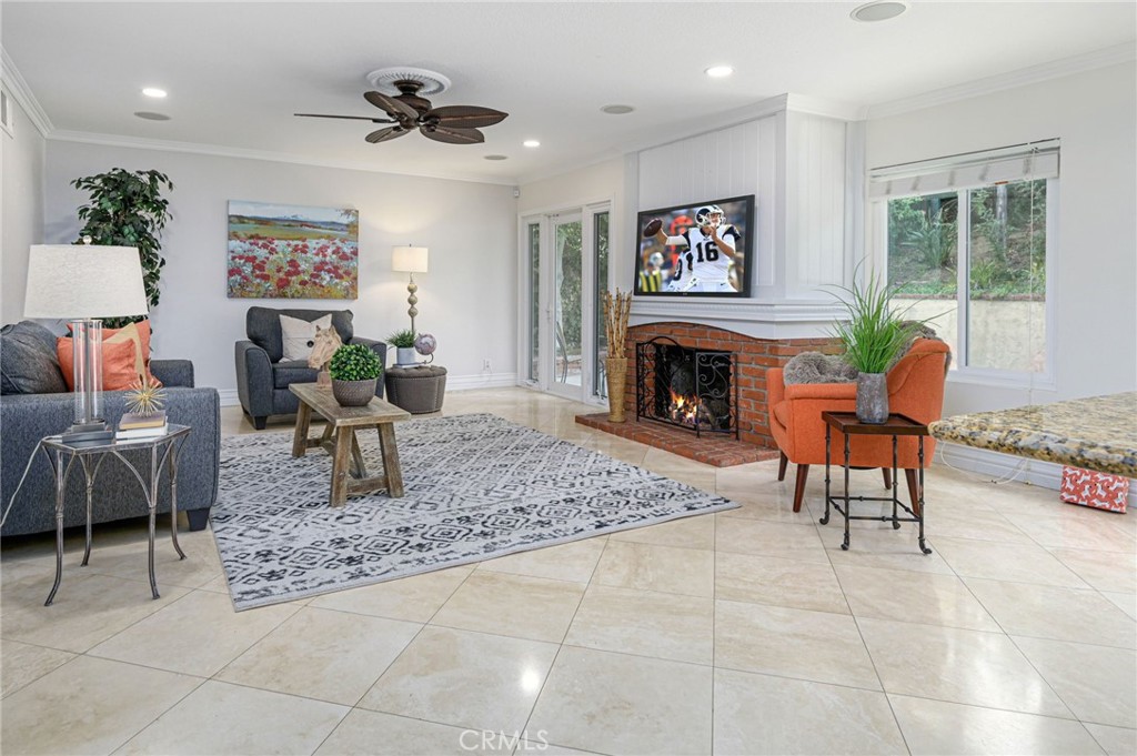 4373 SMOKETREE Avenue