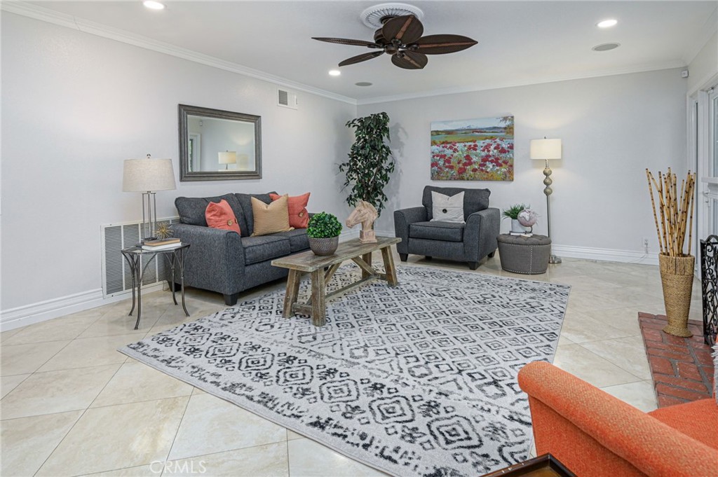 4373 SMOKETREE Avenue