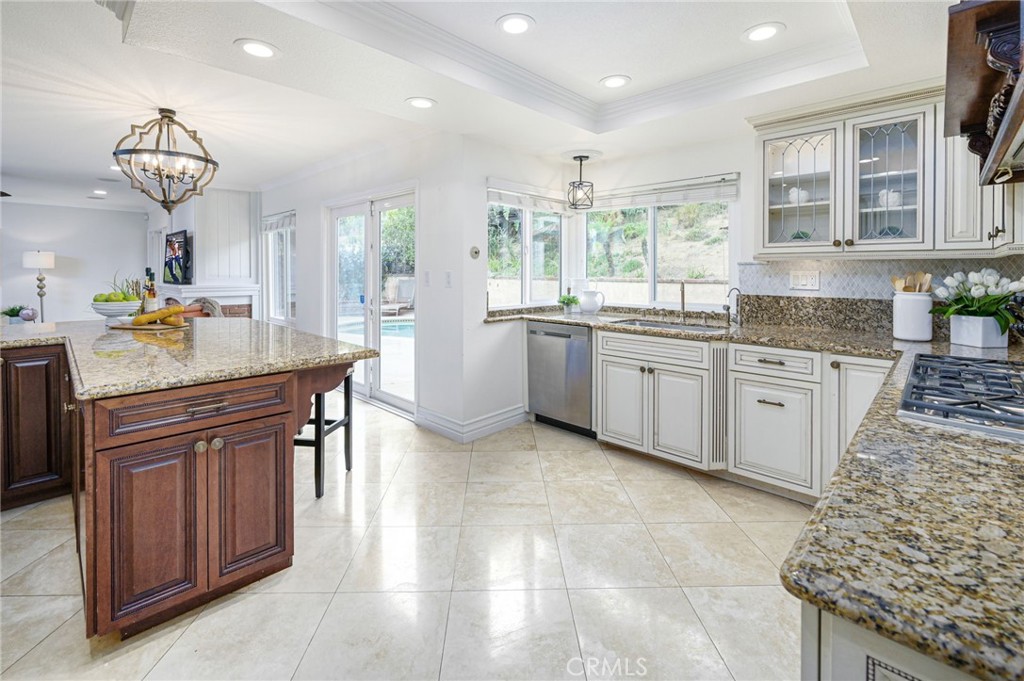 4373 SMOKETREE Avenue