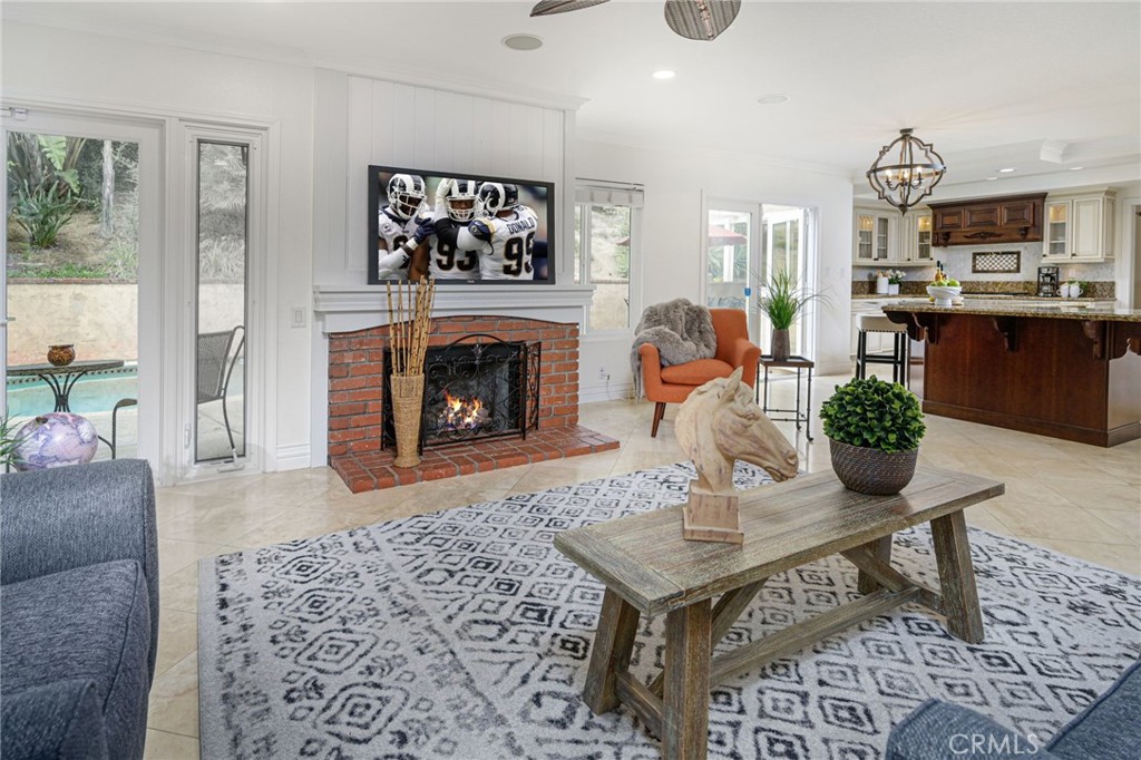 4373 SMOKETREE Avenue