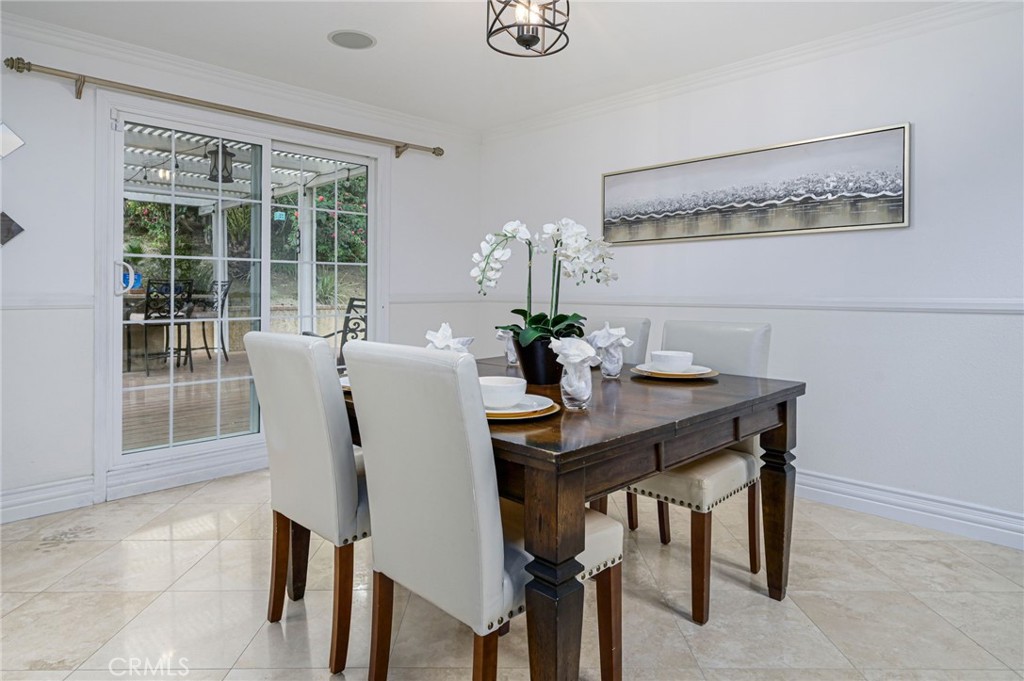 4373 SMOKETREE Avenue