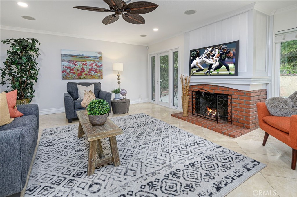 4373 SMOKETREE Avenue