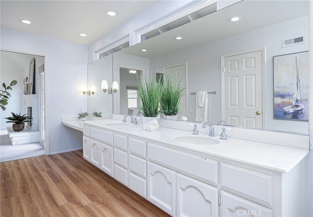 4373 SMOKETREE Avenue