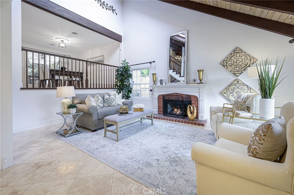 4373 SMOKETREE Avenue