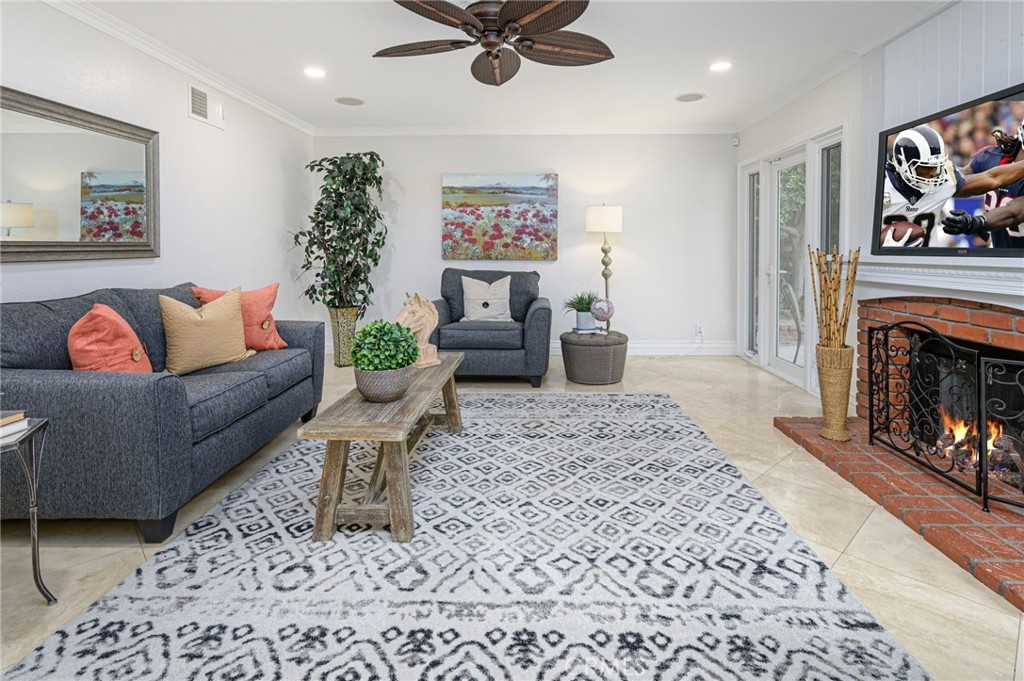 4373 SMOKETREE Avenue