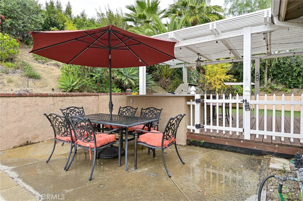 4373 SMOKETREE Avenue