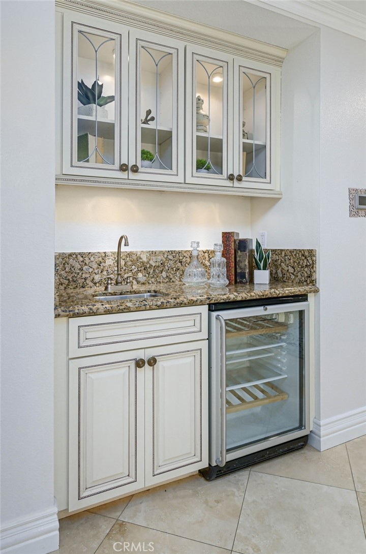 4373 SMOKETREE Avenue