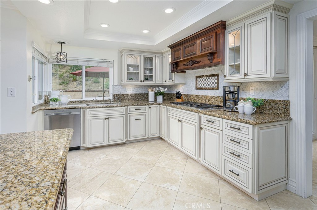 4373 SMOKETREE Avenue