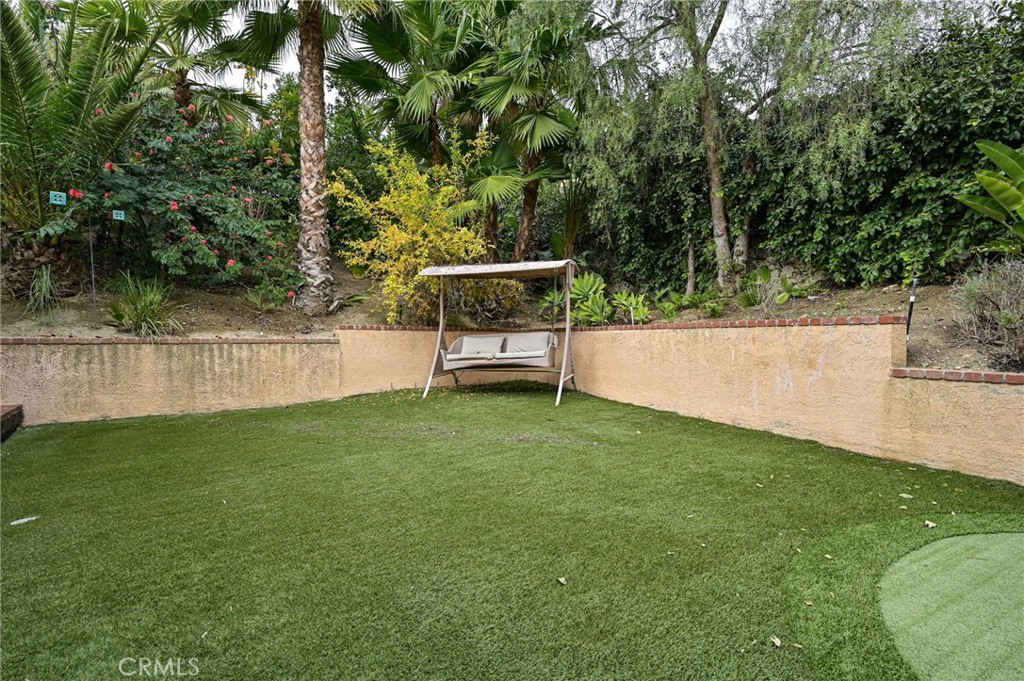 4373 SMOKETREE Avenue