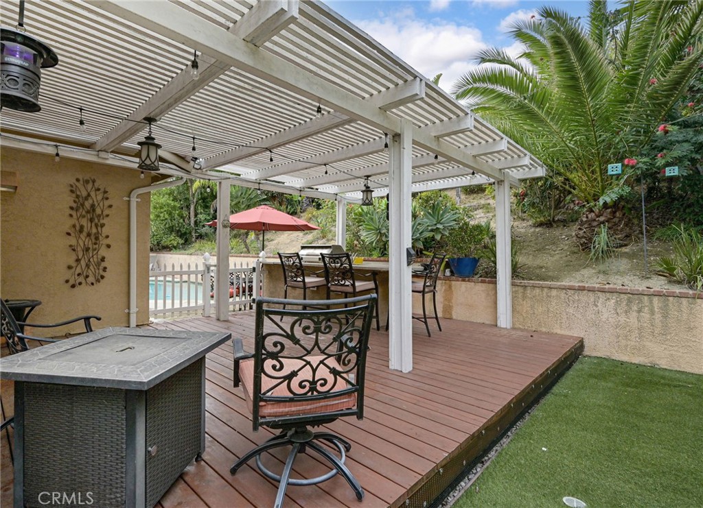 4373 SMOKETREE Avenue