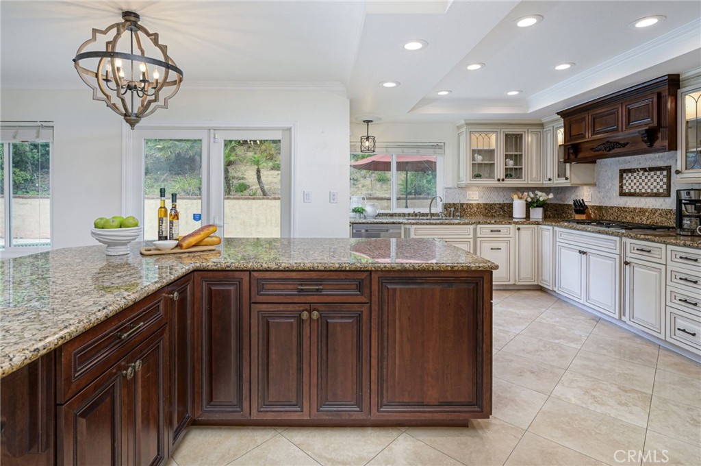 4373 SMOKETREE Avenue