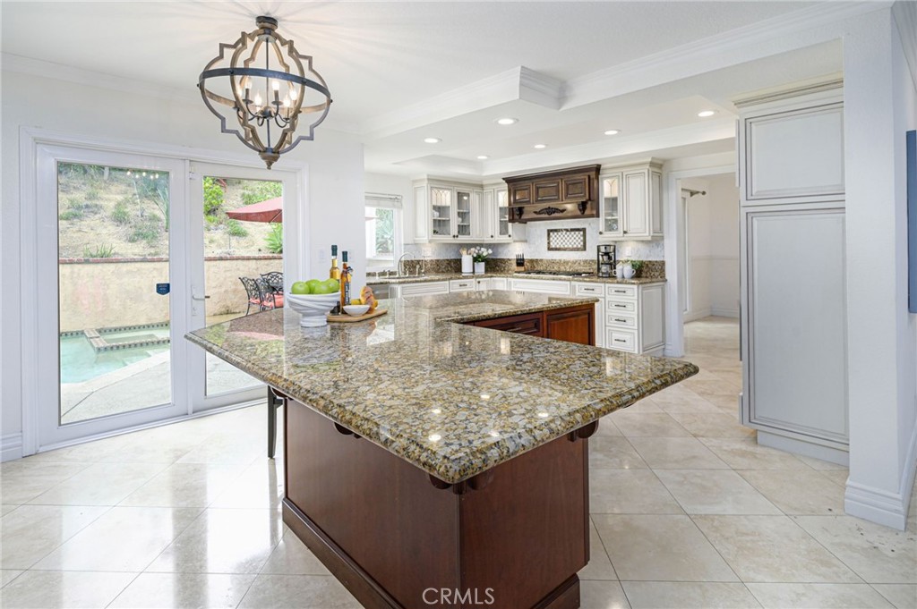 4373 SMOKETREE Avenue