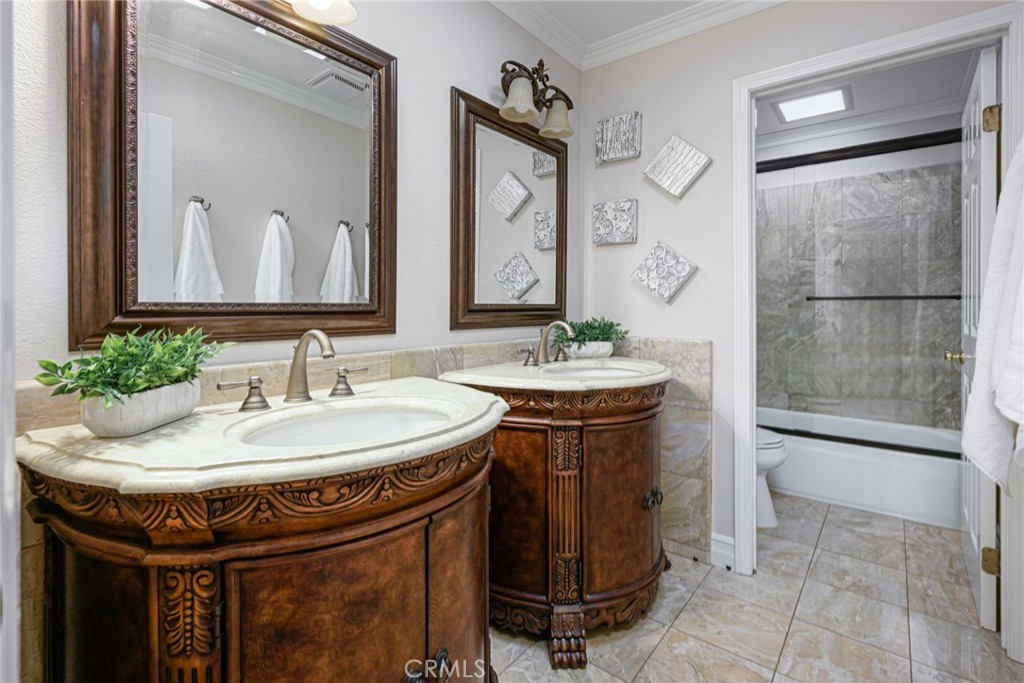 4373 SMOKETREE Avenue