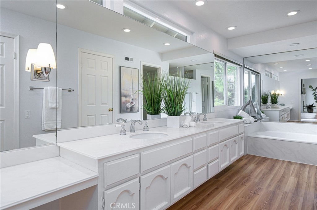 4373 SMOKETREE Avenue