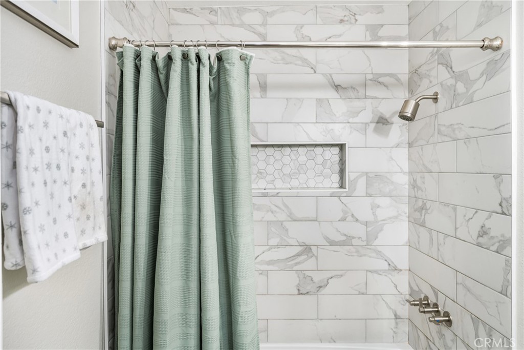 123 N Kodiak Street C