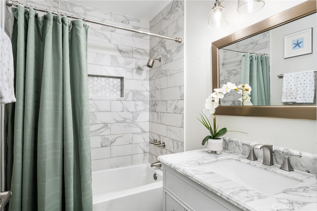 123 N Kodiak Street C