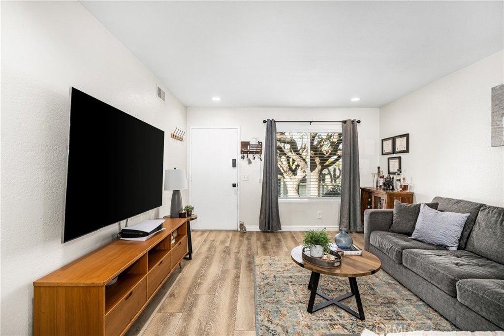 123 N Kodiak Street C