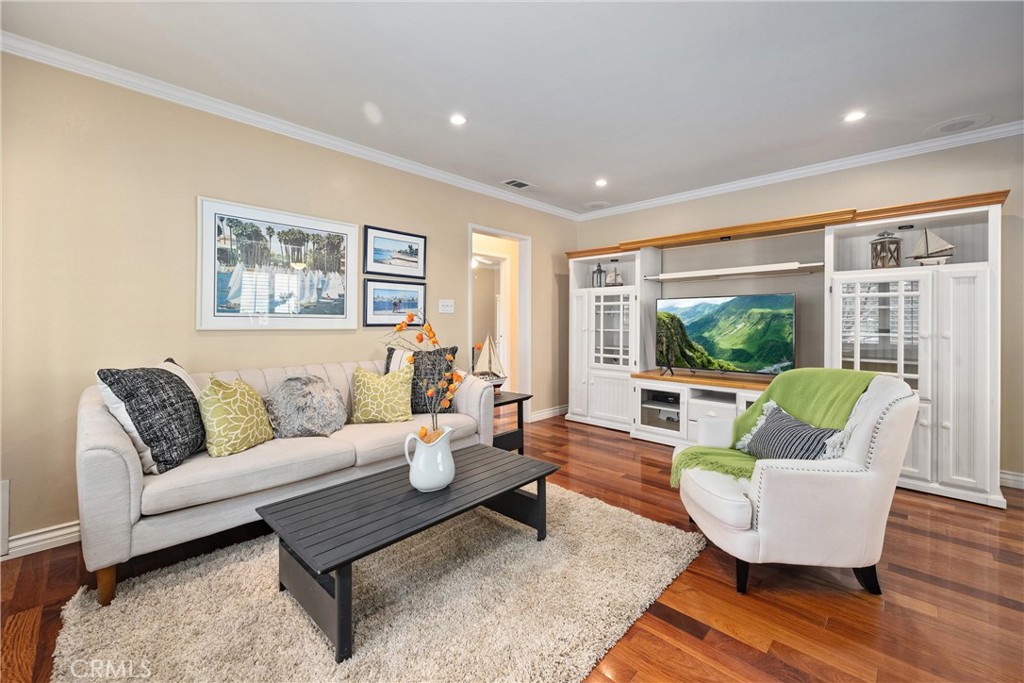 3833 Knoxville Avenue