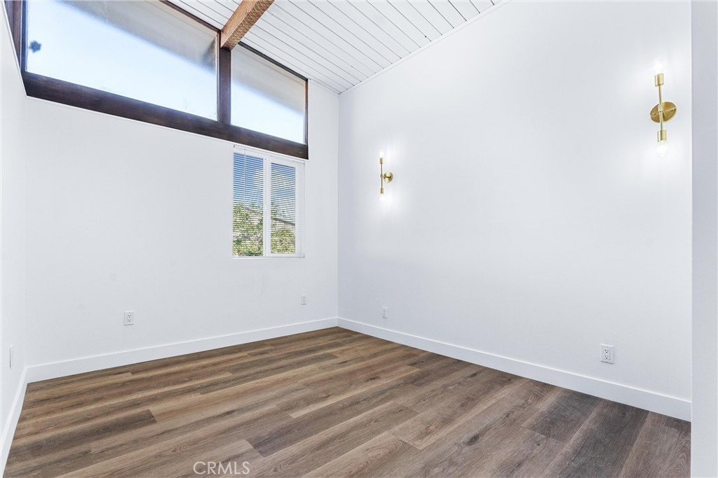 589 E Algrove Street