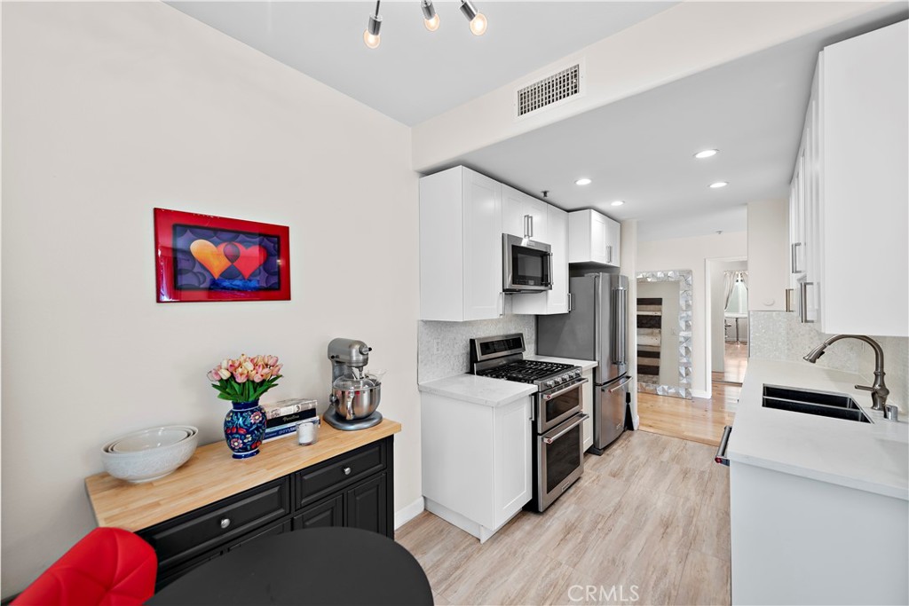 825 S Shenandoah Street 104