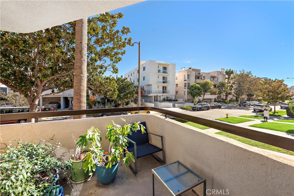 825 S Shenandoah Street 104