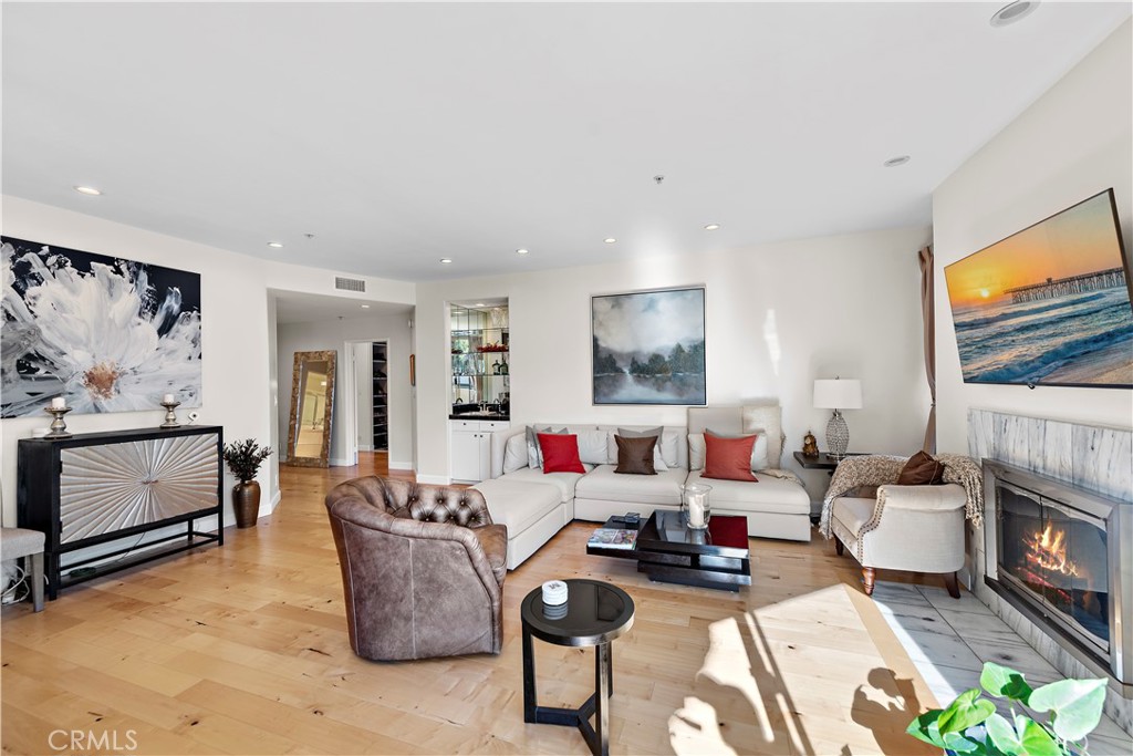 825 S Shenandoah Street 104