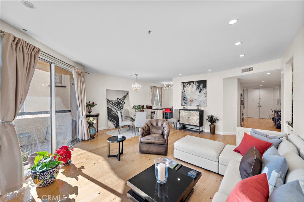 825 S Shenandoah Street 104