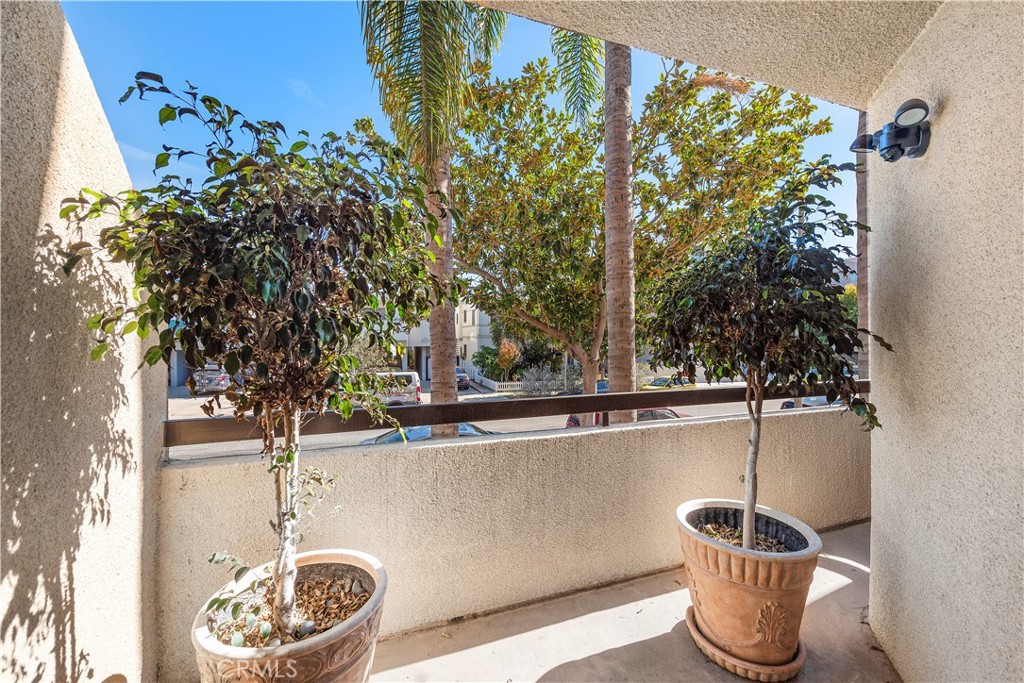 825 S Shenandoah Street 104