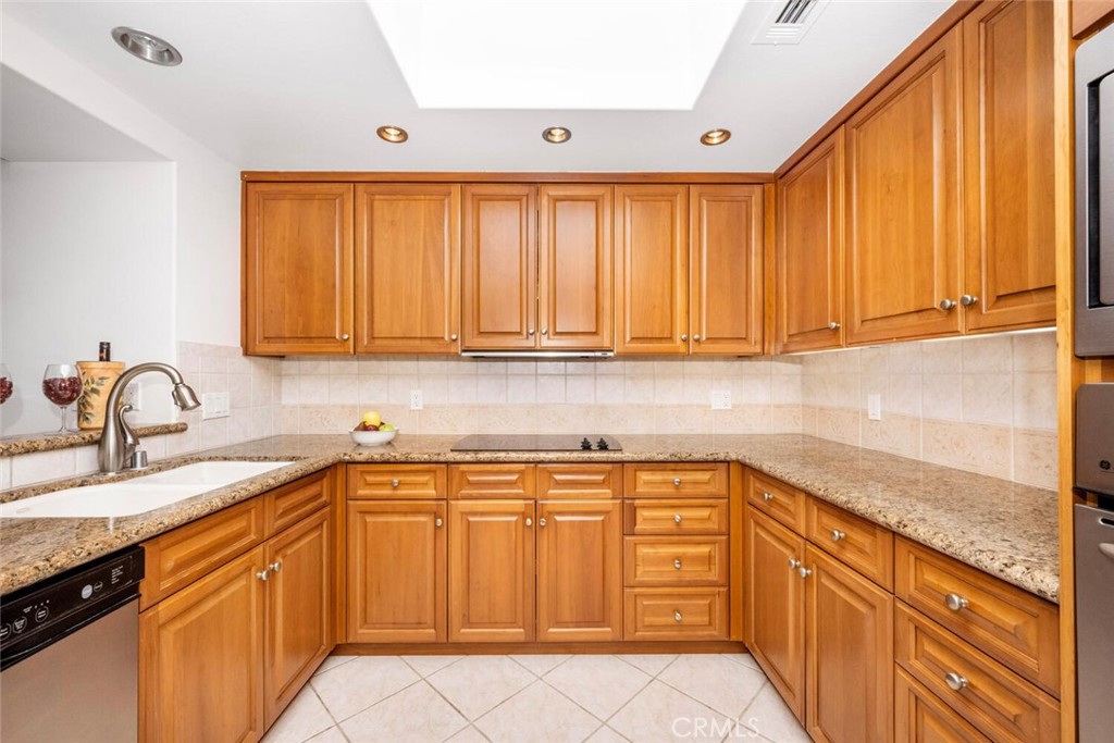 13500 121 L Wentworth Lane 121 L