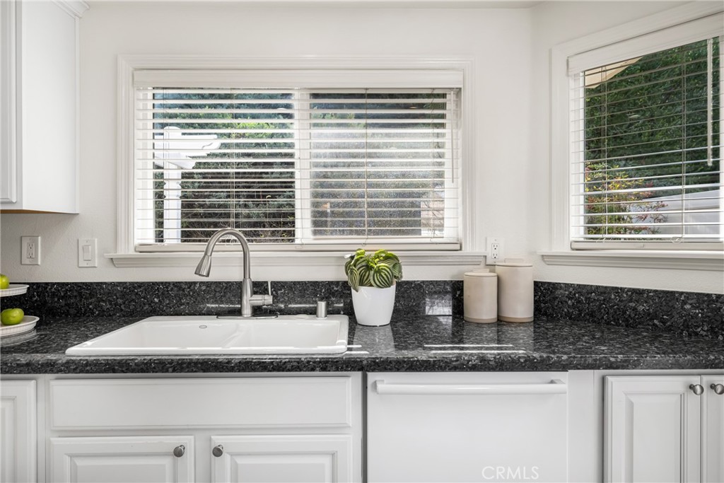 5847 E Rocking Horse Way 4