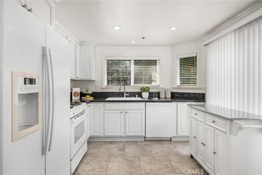 5847 E Rocking Horse Way 4