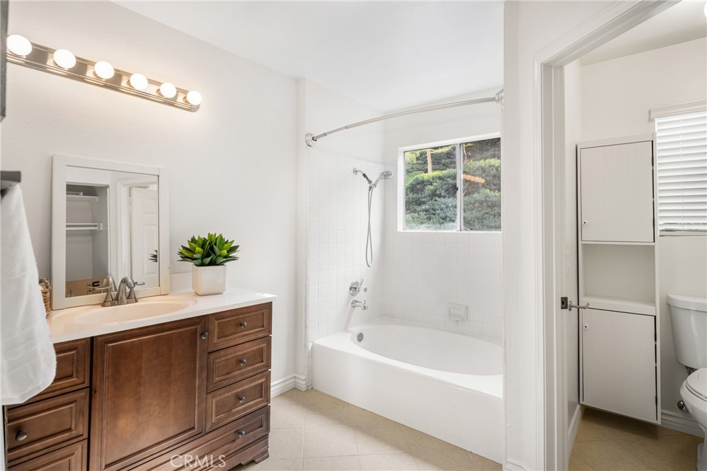 5847 E Rocking Horse Way 4