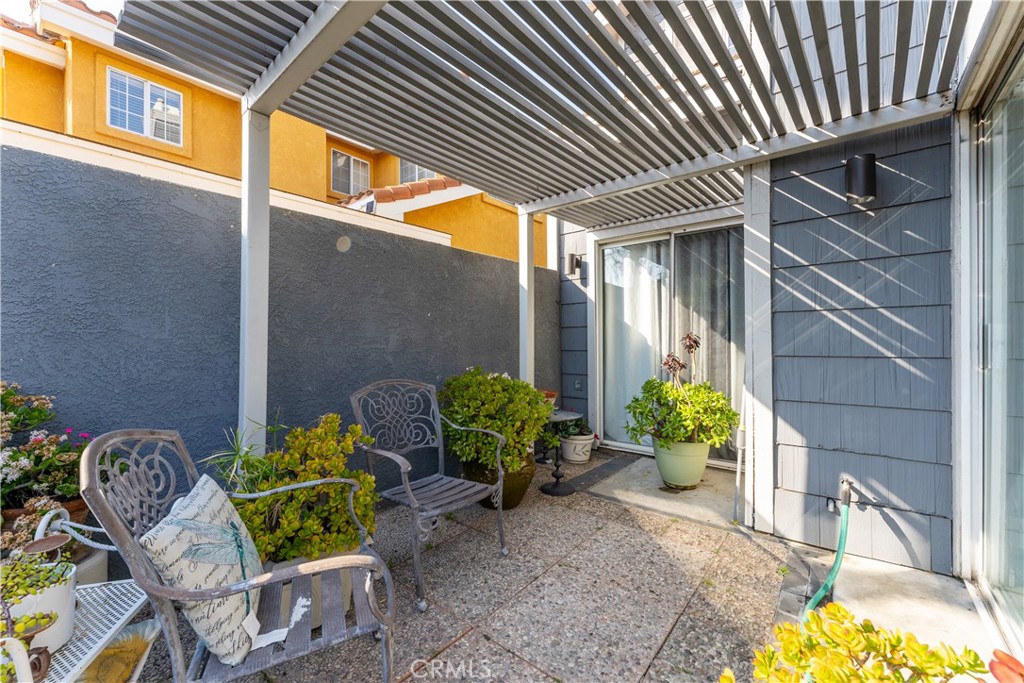 10252 Laurelwood Lane