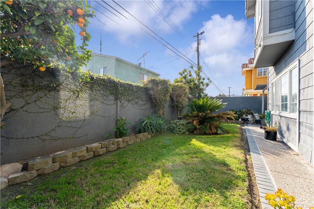 10252 Laurelwood Lane