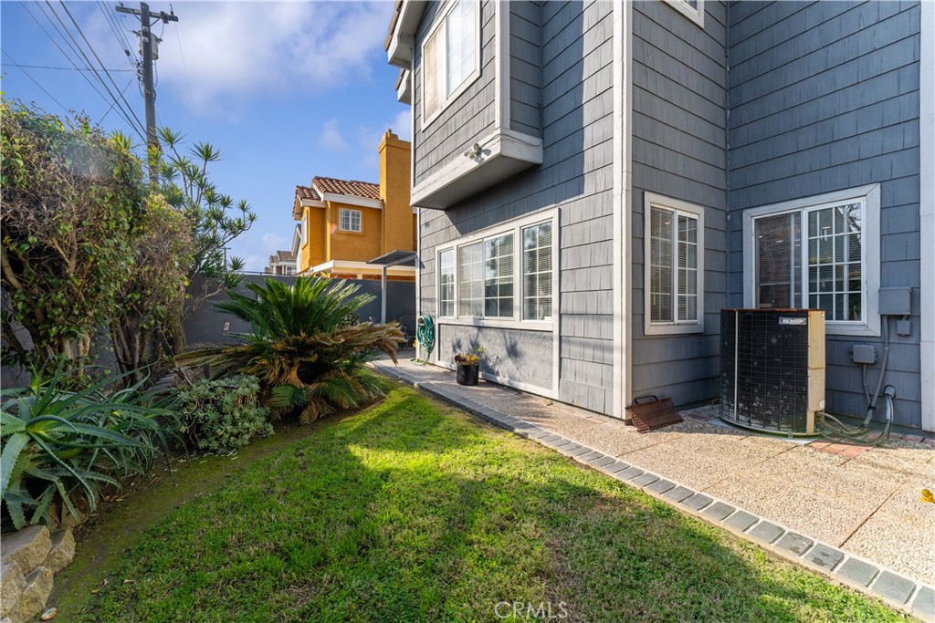 10252 Laurelwood Lane