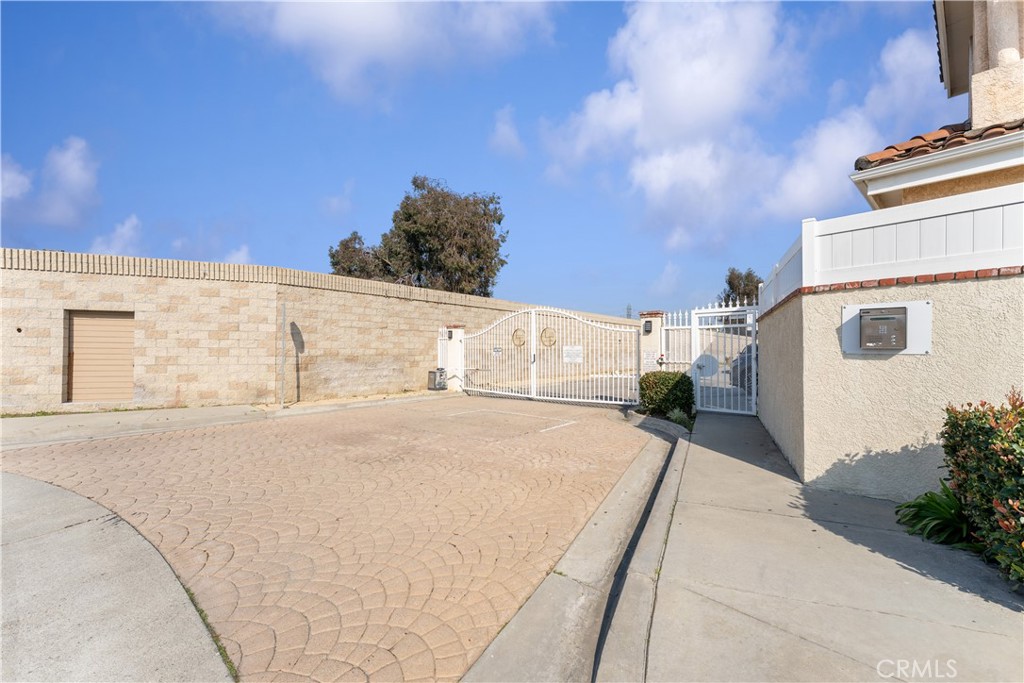 10252 Laurelwood Lane