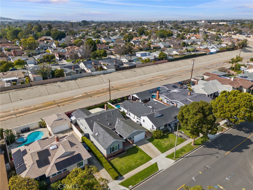 2235 Vuelta Grande Avenue