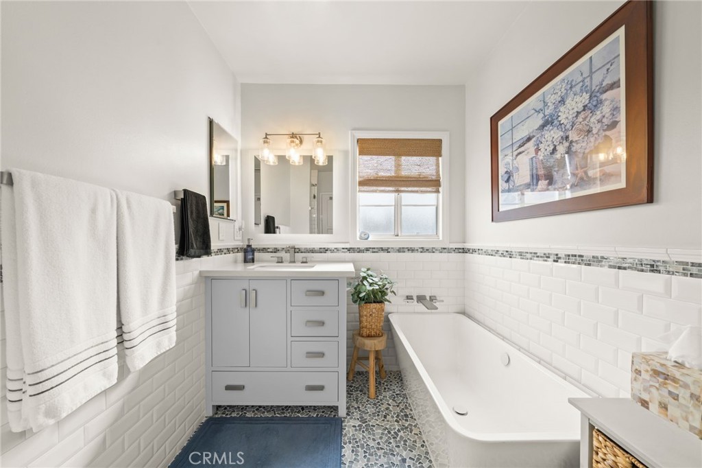 2235 Vuelta Grande Avenue