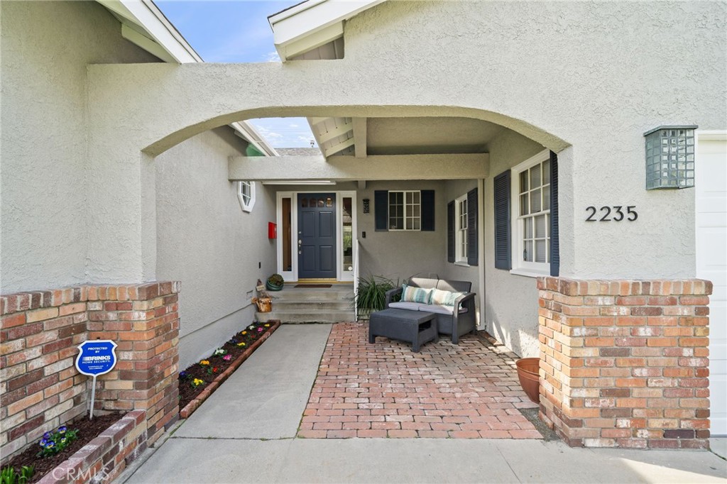 2235 Vuelta Grande Avenue